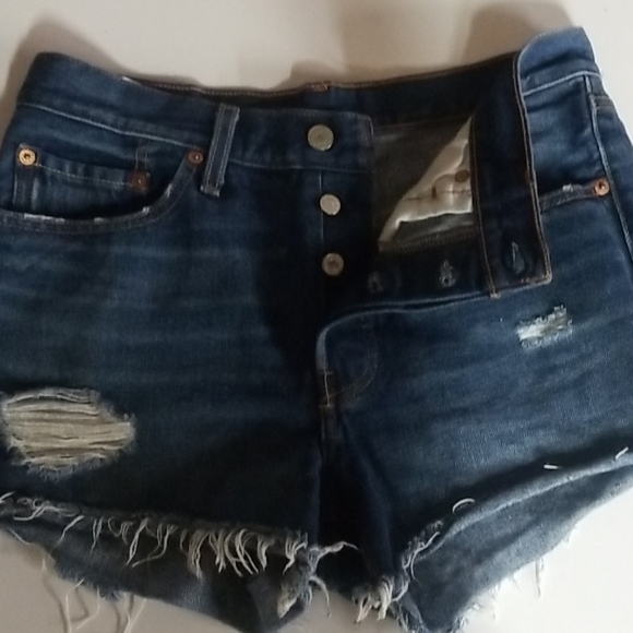 LIKE NEW! Levis 501 Cutoff Jean Shorts - Picture 10 of 11